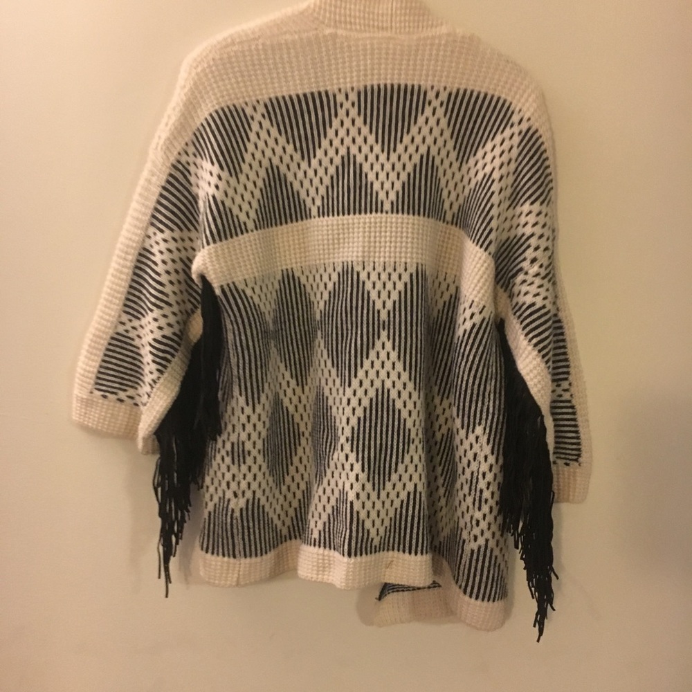 H&M Beautiful Friges Aztec Style - Picture 5 of 6